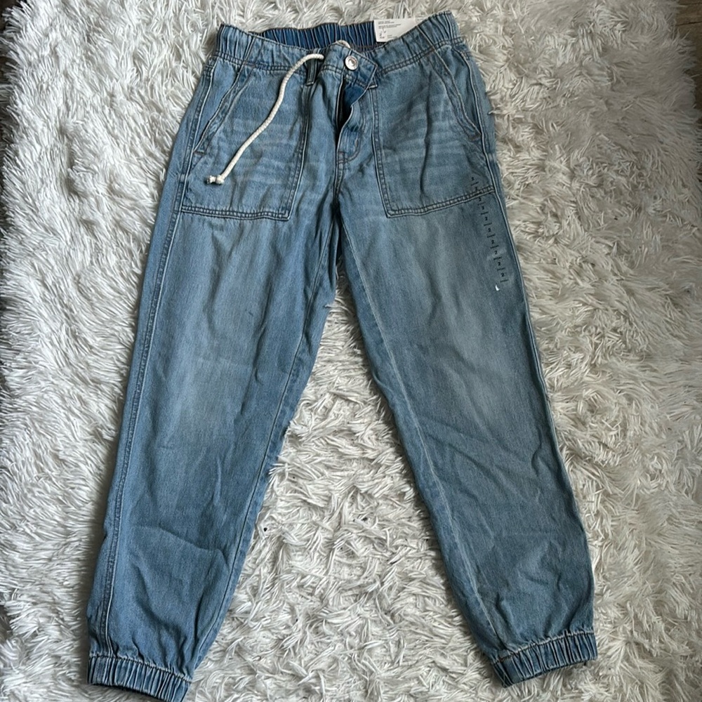 New With Tags AE Jean Joggers